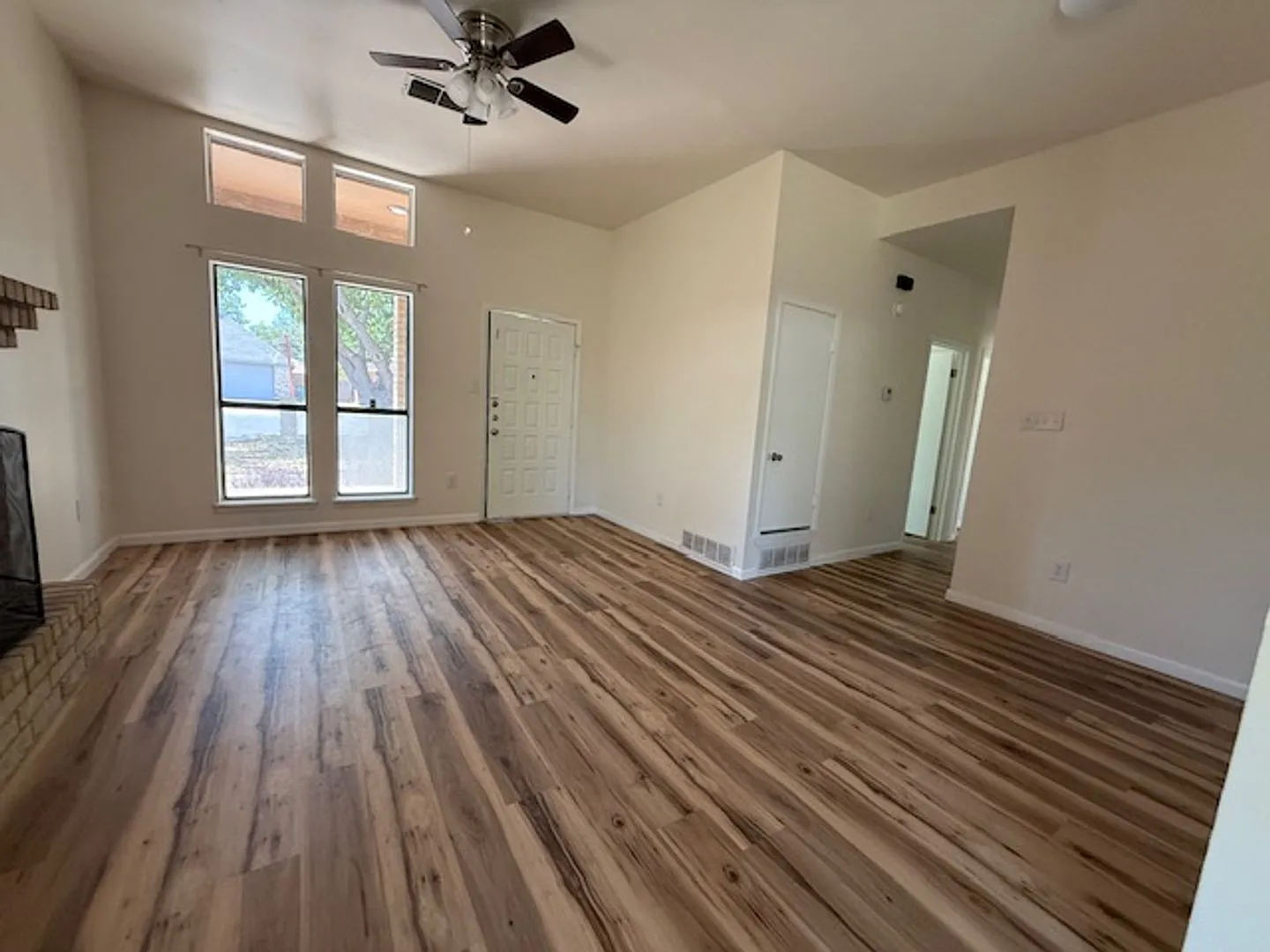 1342 Seamans Way — Photo 3