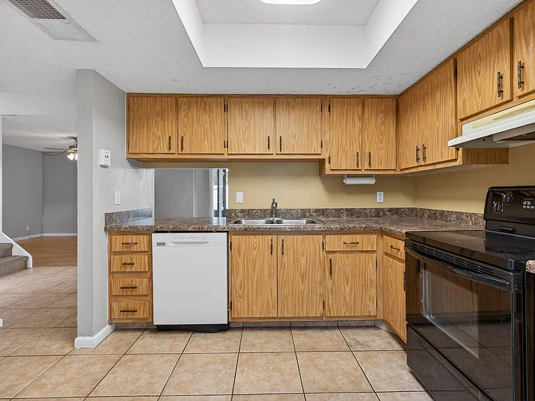 707 Stonewood Ct #19C — Photo 50