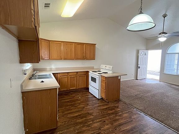 3rd image of 2919-2925 S Sallee Ct #2921