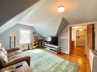 105 Day St FLOOR 3, Jamaica Plain, MA 02130