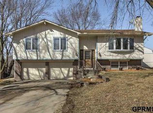 910 Brenton Ave, Bellevue, NE 68005