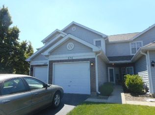 570 Woodcrest Dr, Mundelein, IL 60060