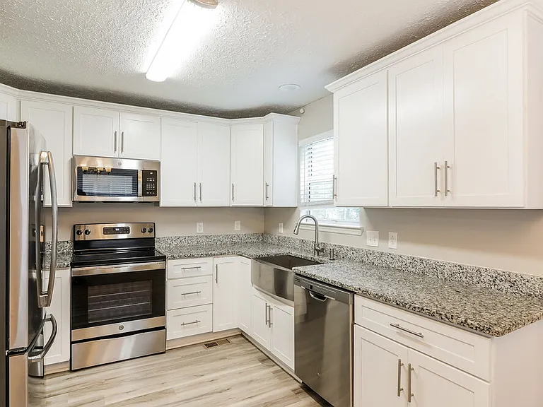 1046 Cedar Creek Village Rd — Photo 7