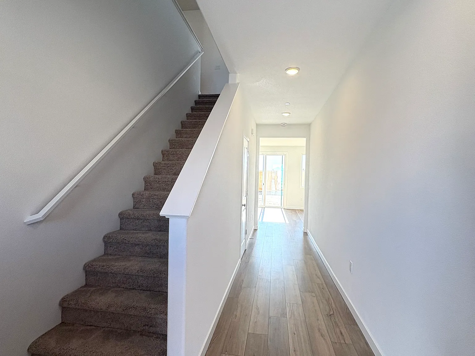 4 bed, 2.5 bath, 2500 sqft, $2,900 — Photo 2