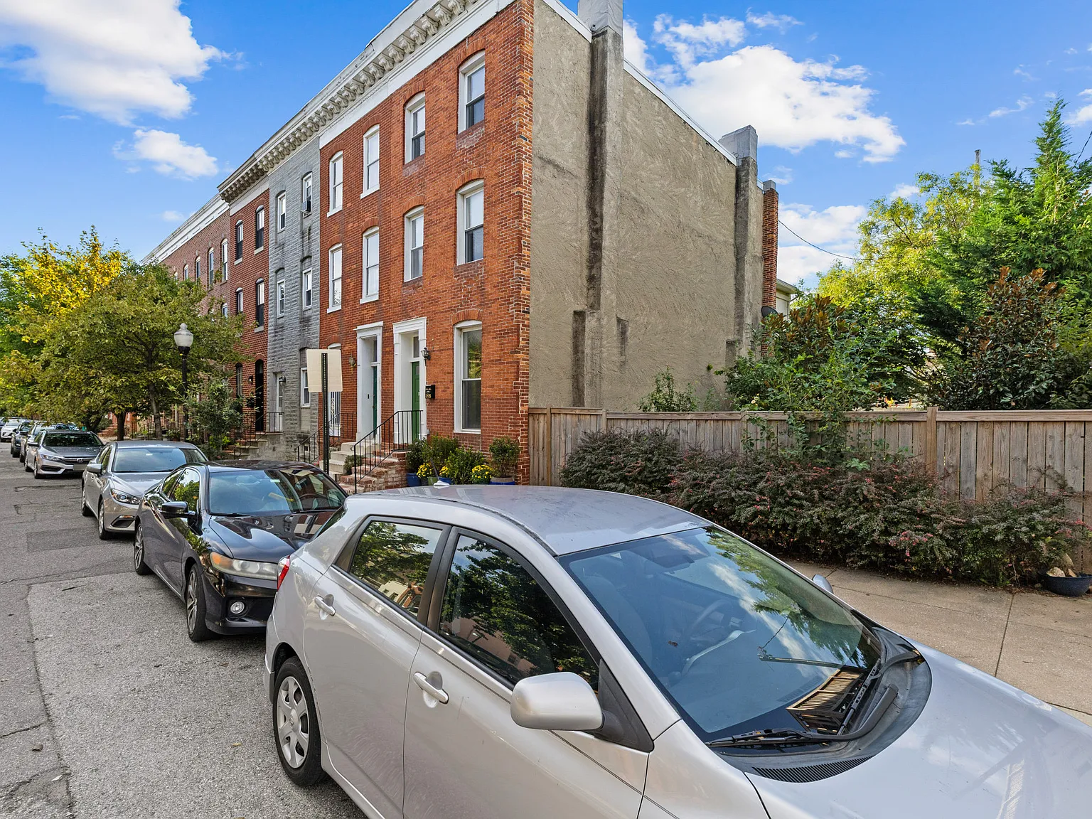 3 bed, 2040 sqft, $3,800 — Photo 3