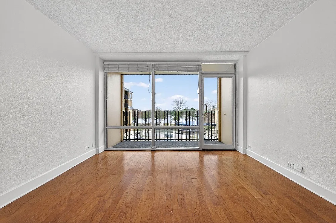 2 bed, 975 sqft, $2,500 — Photo 2