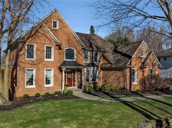 5027 Rockledge Dr, Clarence, NY 14031