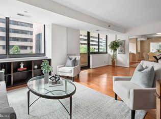 1805 Crystal Dr APT 213S, Arlington, VA 22202