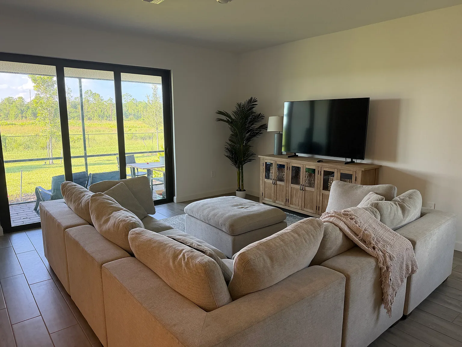 4 bed, 2032 sqft, $3,495 — Photo 4