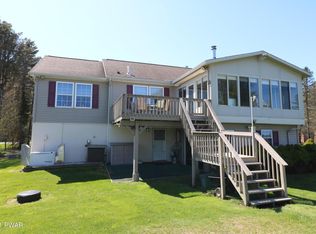 1017 K Ln, Gouldsboro, PA 18424