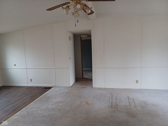 4th image of 15566 S 8th St