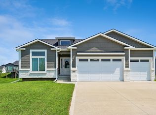 875 NW Frescott Cir, Waukee, IA 50263