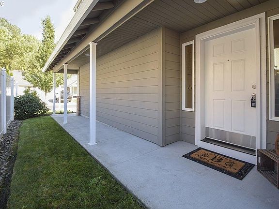 3rd image of 522 SE 15th Ave