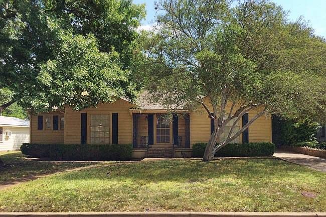1st image of 152 E Edgewood Pl