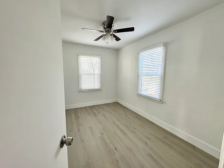 172 S Avenue 53 #1/2 — Photo 8