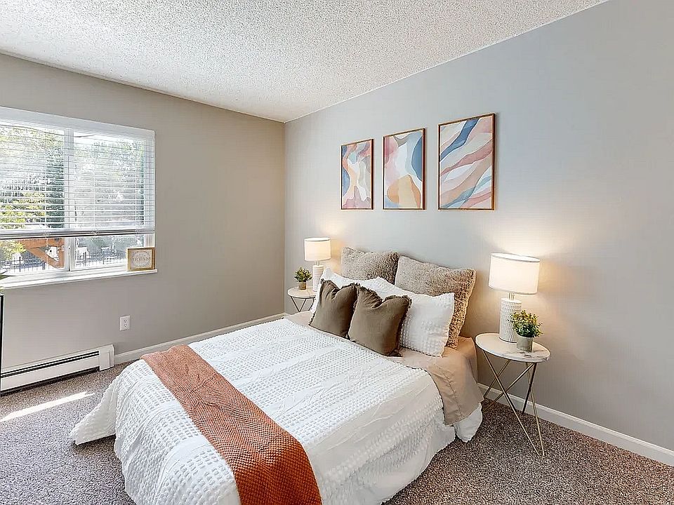 Comfortable and stylish bedroom with soft lighting and modern finishes at Glen Ridge Apartments.