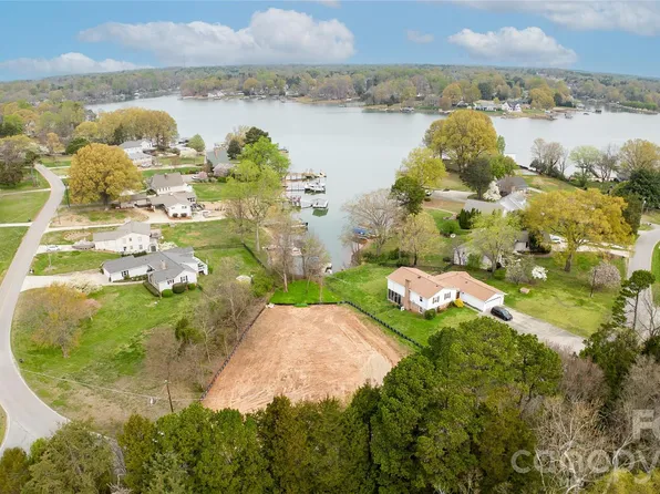 212 Ponderosa Cir, Mooresville, NC 28117