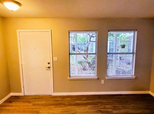 219 NE 1st St APT 9, Smithville, TX 78957