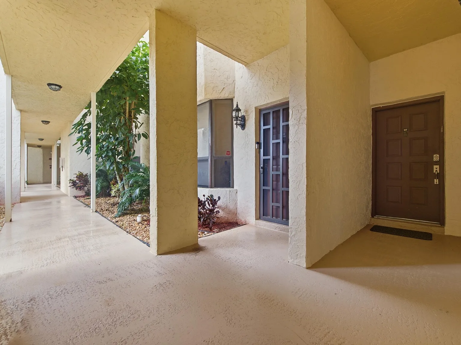 2 bed, 2.0 bath, 1208 sqft, $2,850 — Photo 3