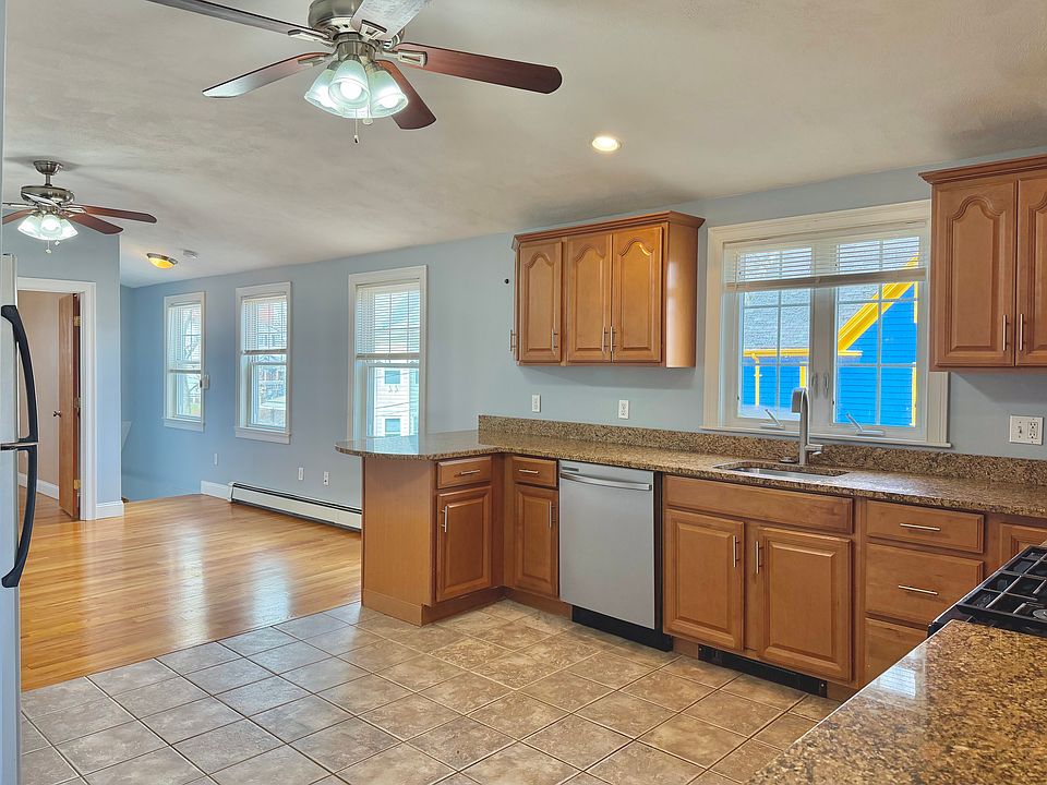 Open concept kitchen / living room
