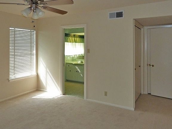 5th image of 2454 W Summit Ave