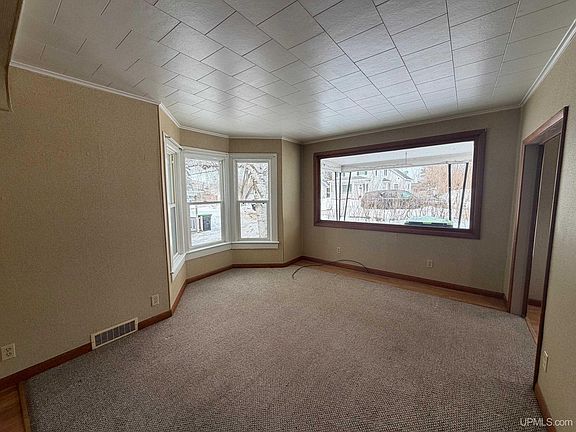 2nd image of 515 E Margaret St