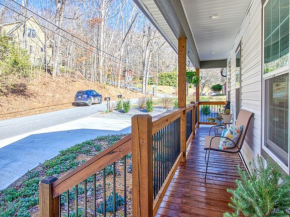 4th image of 212 Thomas Park Dr
