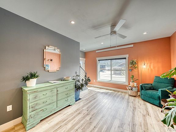 5th image of 10600 Willow Avenue