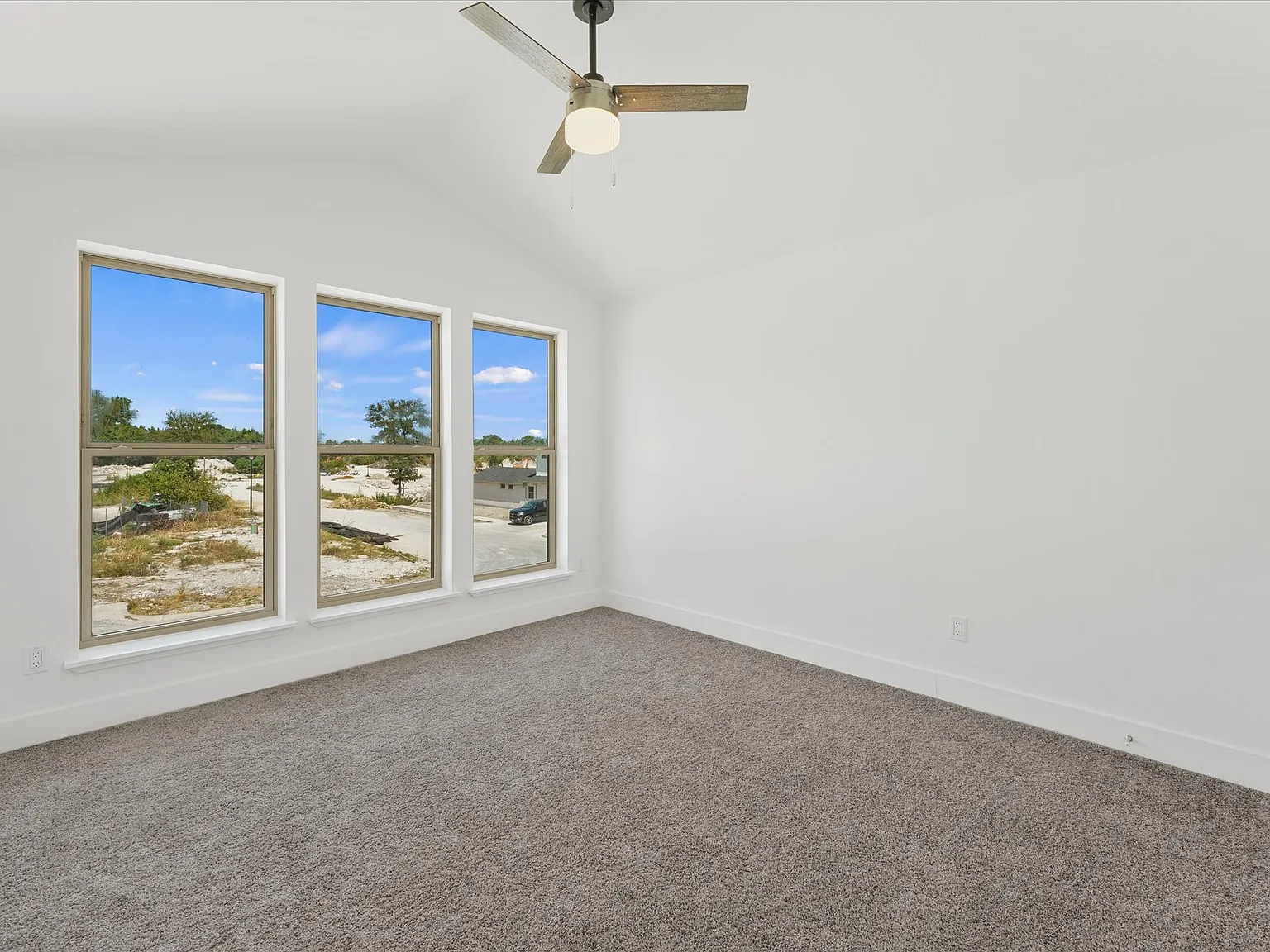 4 bed, 3.5 bath, 2907 sqft, $3,995 — Photo 4