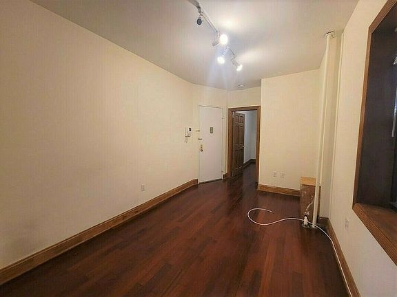 4th image of 223 W 16th St APT 3C
