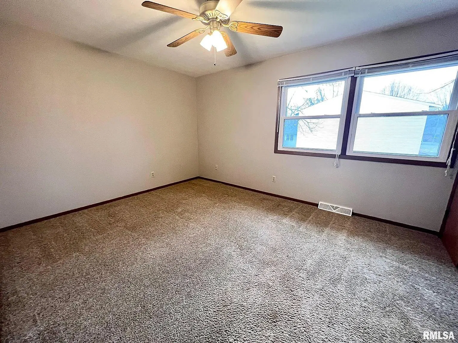 3 bed, 1360 sqft, $1,700 — Photo 4