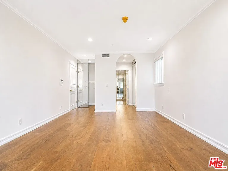 342 N Palm Dr #201 — Photo 22