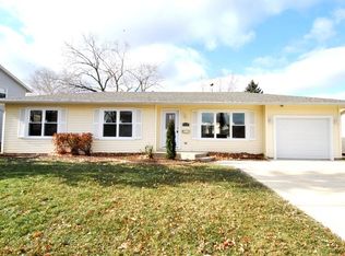 1270 Berkenshire Ln, Elk Grove Village, IL 60007