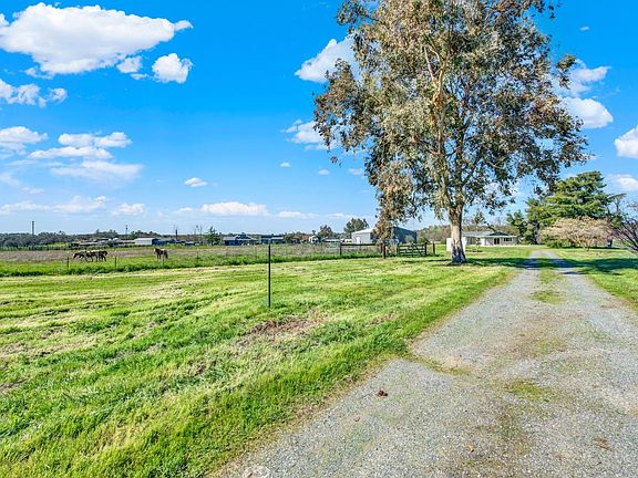 3rd image of 9862 Whalen Road