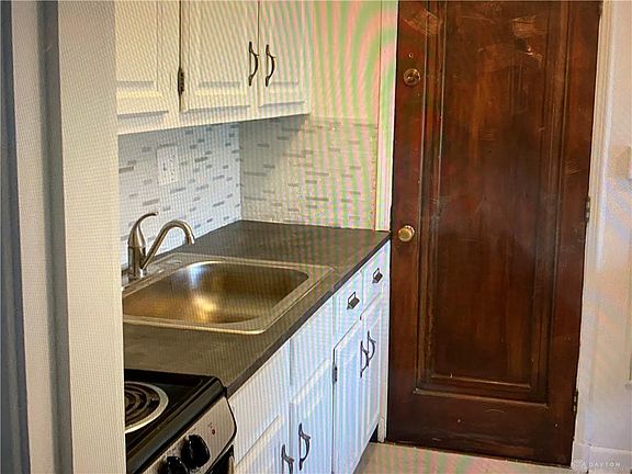 4th image of 2200 Far Hills Ave APT 11