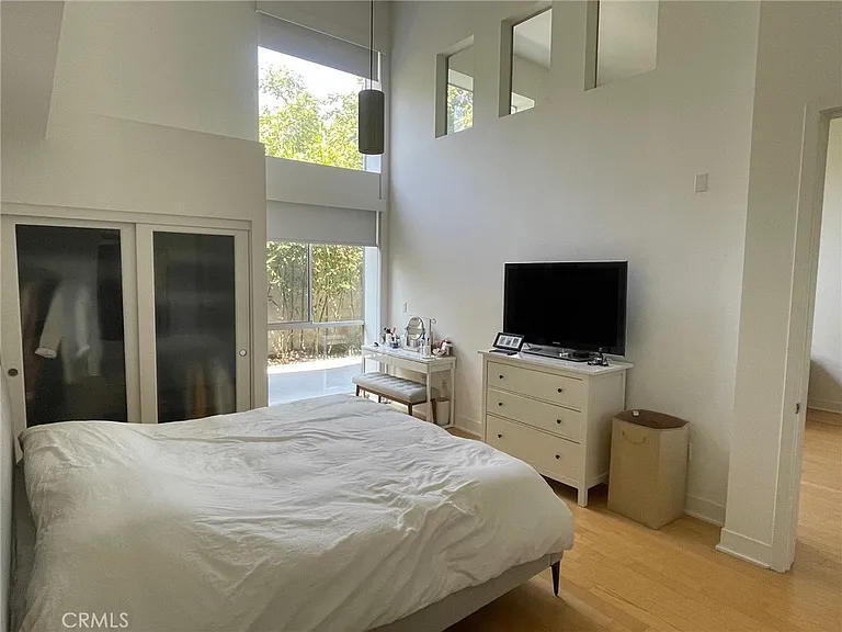 12837 Moorpark St #107 — Photo 9