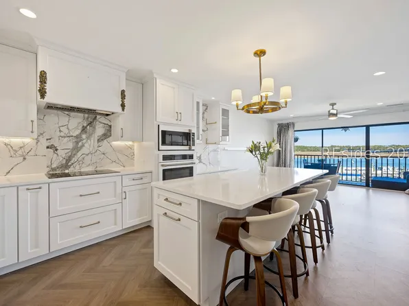 100 Helmsman Way APT 411, Hilton Head Island, SC 29928