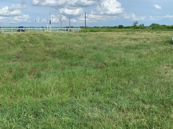 166 Kingfish Ln, Palacios, TX 77465