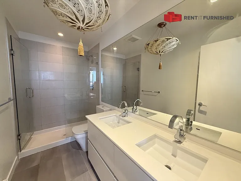 626 Alexander St — Photo 5