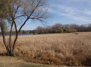 1304 W Medicine Lake Dr APT 127, Minneapolis, MN 55441