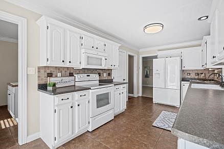4th image of 1935 48th Street Ct