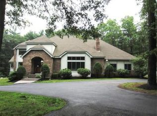 27 Crocker Ave, Franklin, MA 02038