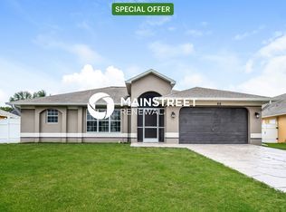 916 SE 33rd Ter, Cape Coral, FL 33904