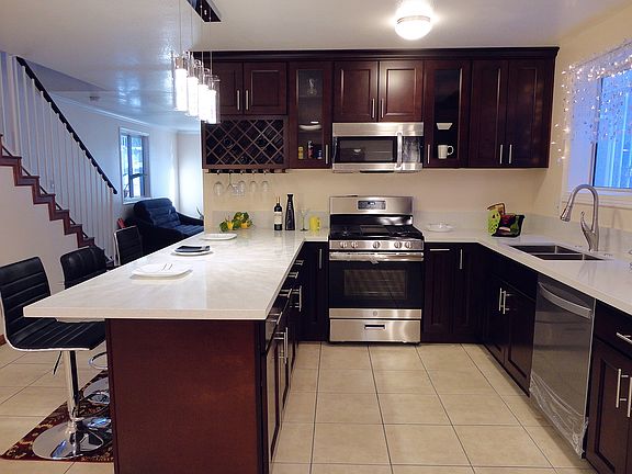 5th image of 2033 W Florence Ave