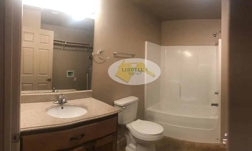 506 W Mueller St Apt #2 — Photo 4