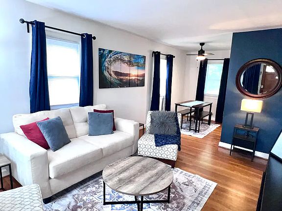 3rd image of 1033 Saint Clair Ave