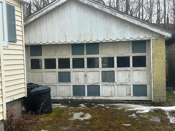 3rd image of 558 Oakland Dr