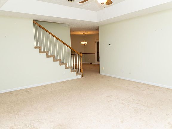 2nd image of 121 Creekwood Way
