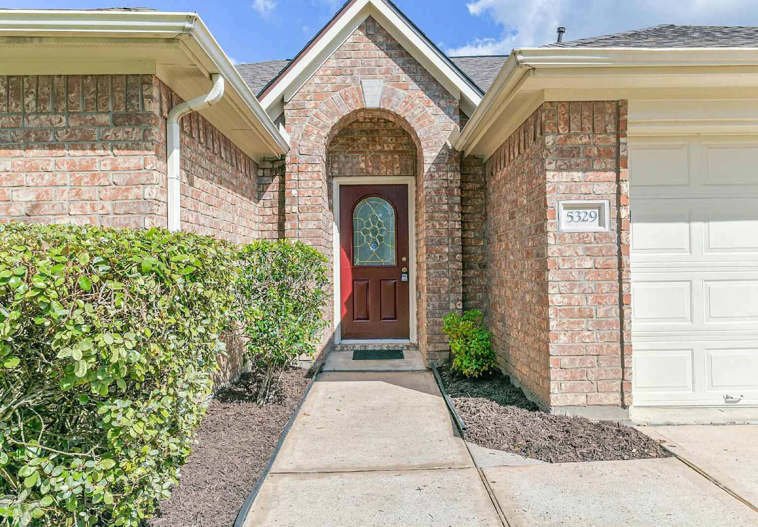 3 bed, 2.0 bath, 1541 sqft, $2,000 — Photo 3
