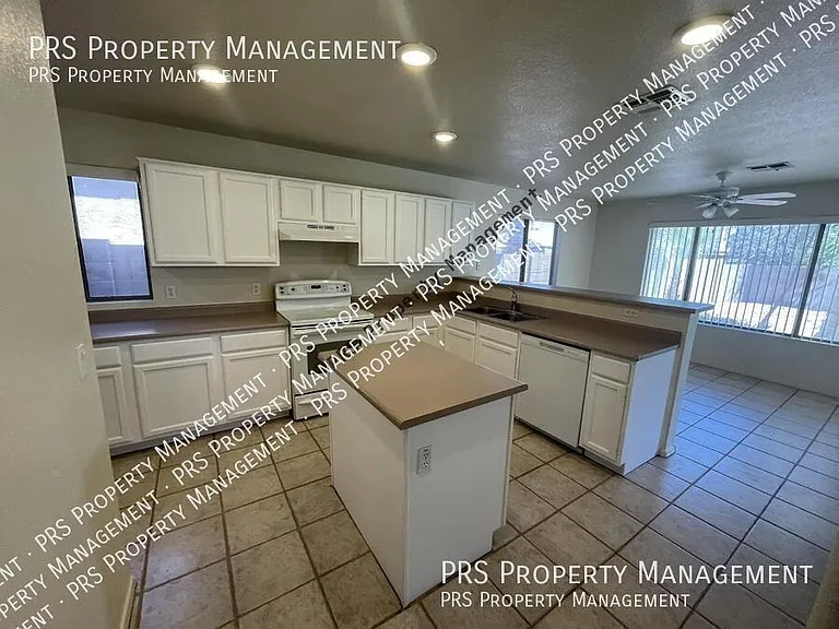 4725 E Goldfinch Gate Ln — Photo 5